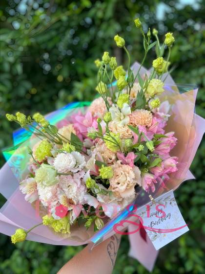 Букет «Летняя нежность» из альстромерий и эустомы